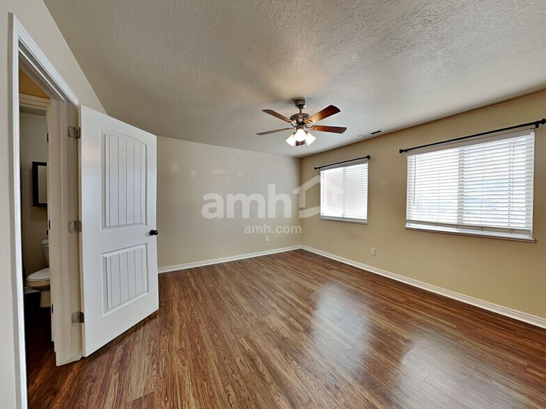 Building Photo - 4808 Addison Ave
