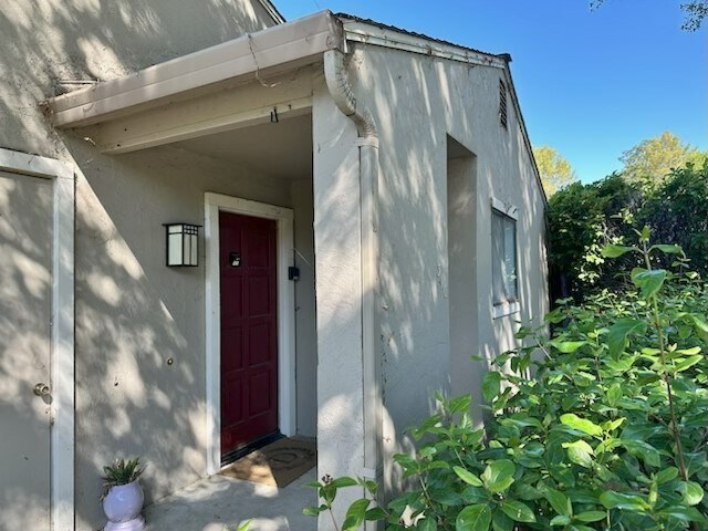 Building Photo - 310 Village Cir
