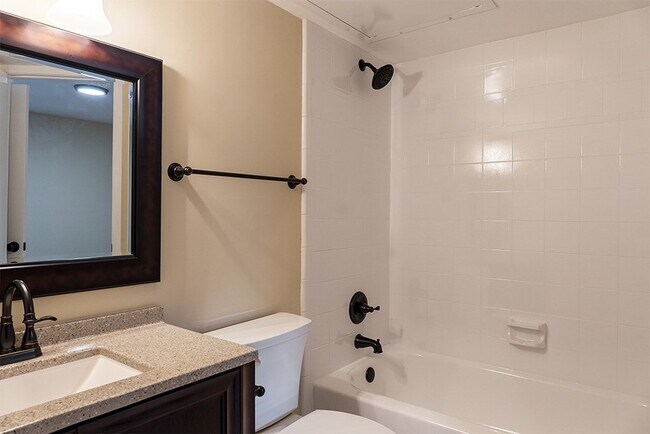 Building Photo - 1 bedroom 1 bath first floor condo unit | ...