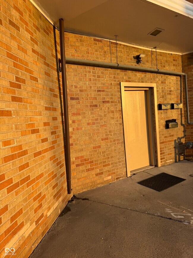 Building Photo - 3015 S Holt Rd