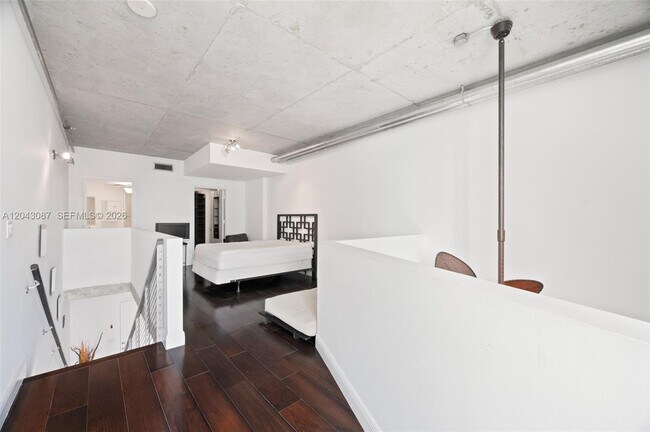Building Photo - 690 SW 1st Ct