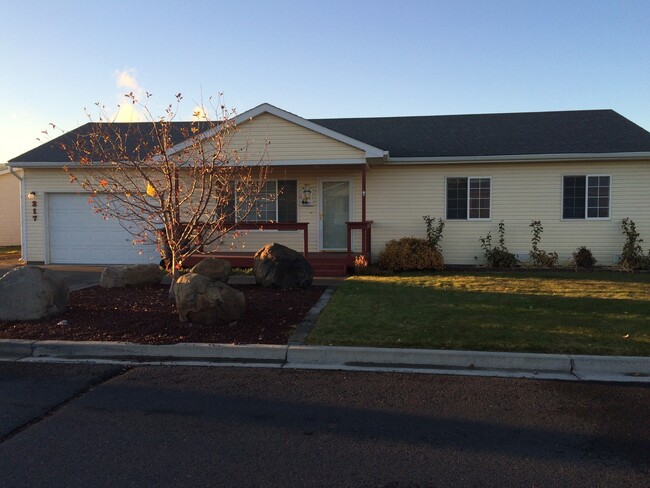 Primary Photo - Ephrata House for Rent! PENDING APPLICATIONS!