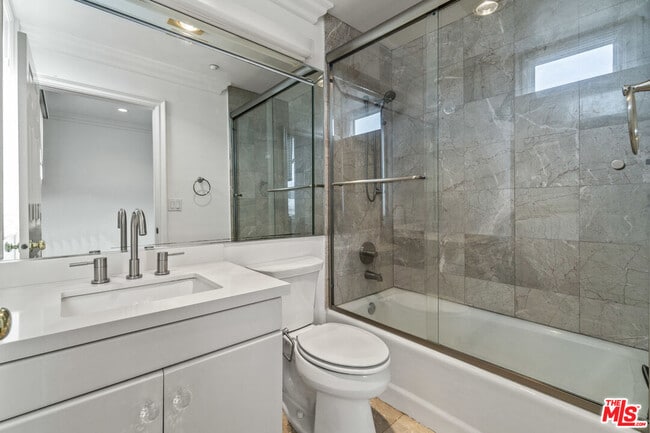 Building Photo - 11952 Montana Ave