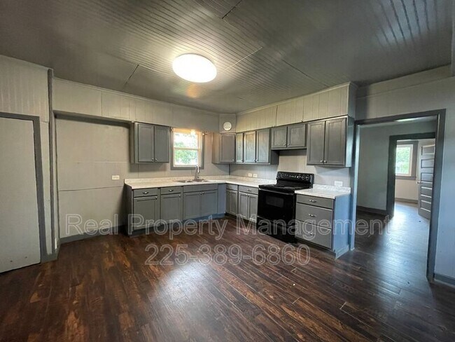 Building Photo - 1133 Maximillian St