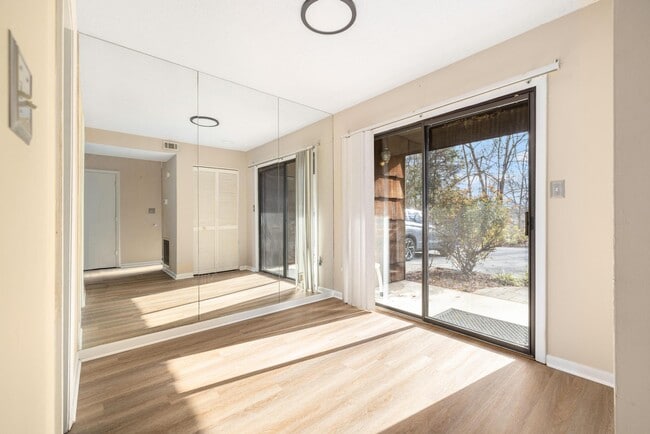 Building Photo - 115 Beechnut St