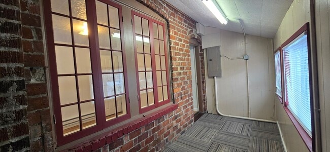 Building Photo - 2 Bedroom up stairs apartment