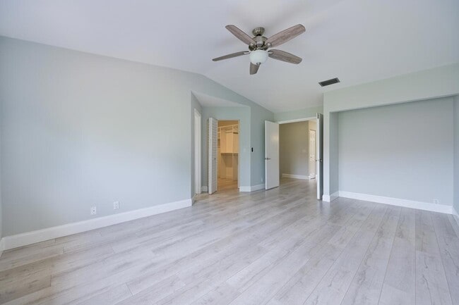 Building Photo - 6817 Via Regina