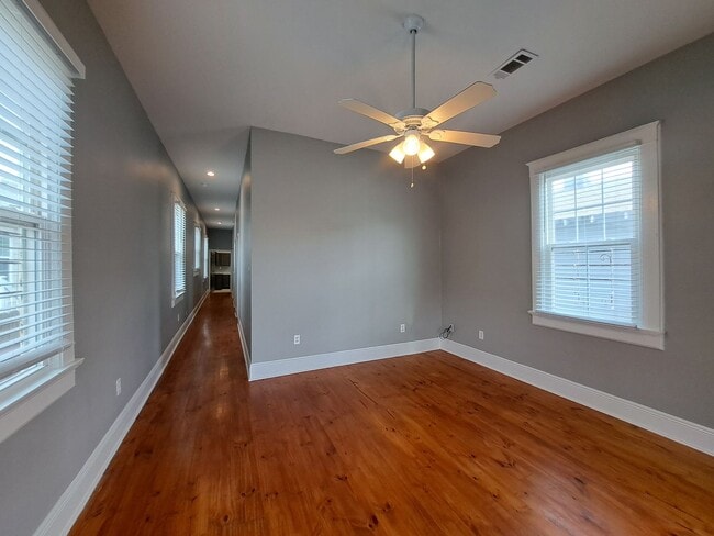 Building Photo - GORGEOUS 3BR/2 BA Single Family Home!  $500 off 1st Month's rent
