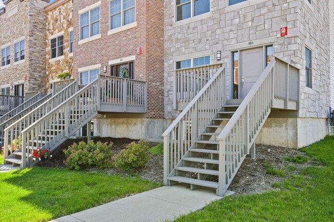 Building Photo - End Unit Townhome Just Blocks Away From Do...