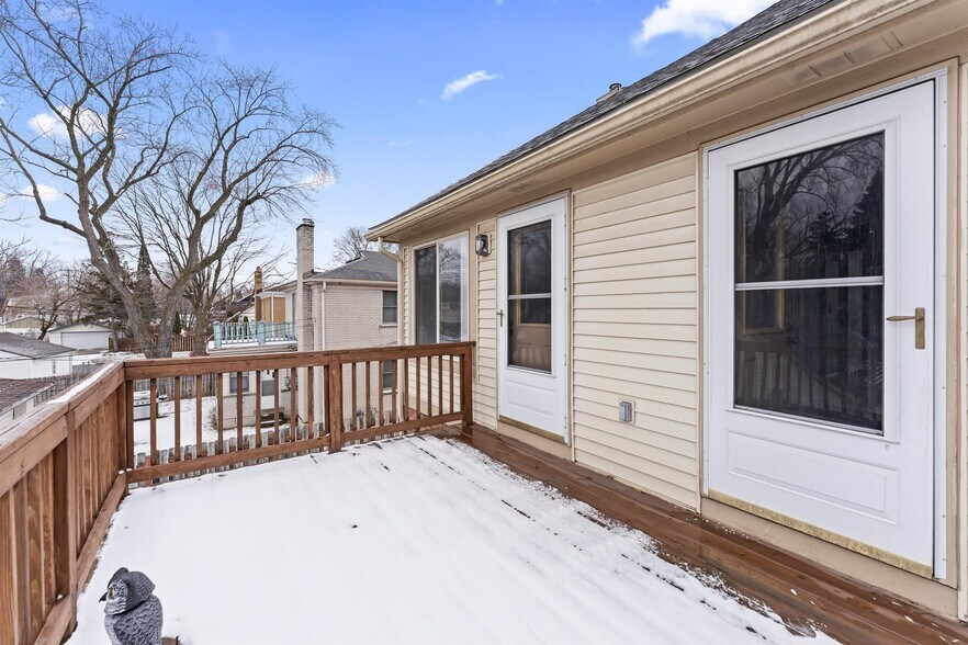 Building Photo - 512 W 12 Mile Rd