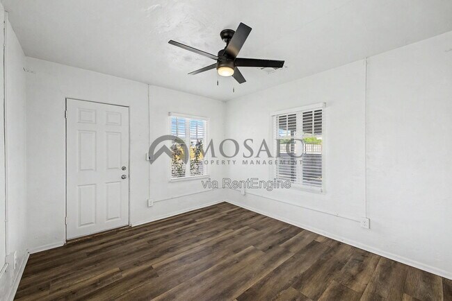 Building Photo - 2401 W Monroe St