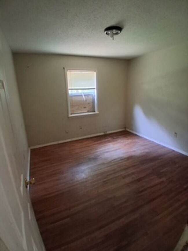 Building Photo - 4637 Appleville St