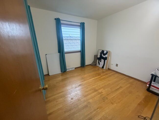 Building Photo - 307 S 76th St