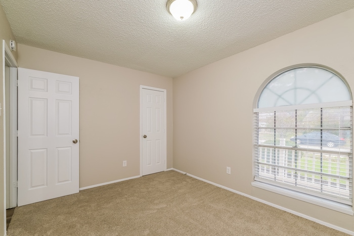 Building Photo - 305 Pebblebrook St