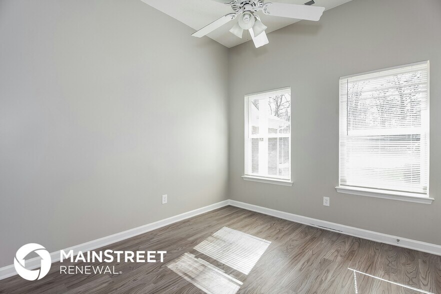 Building Photo - 10300 Northwoods Forest Dr