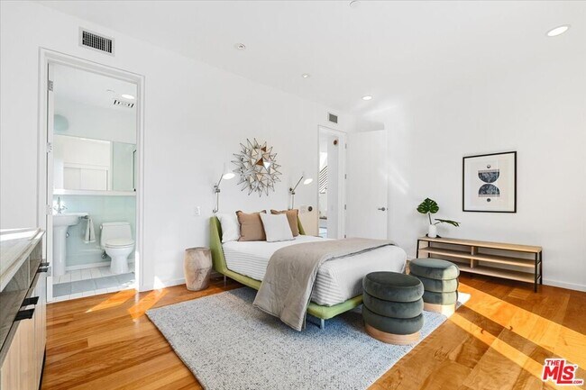 Building Photo - 211 S Valley St