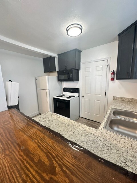 Building Photo - 3735 Lenoir Cir