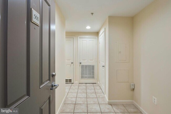 Building Photo - 4490 Market Commons Dr