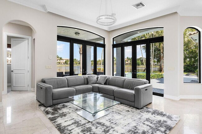 Building Photo - 17895 Cadena Dr