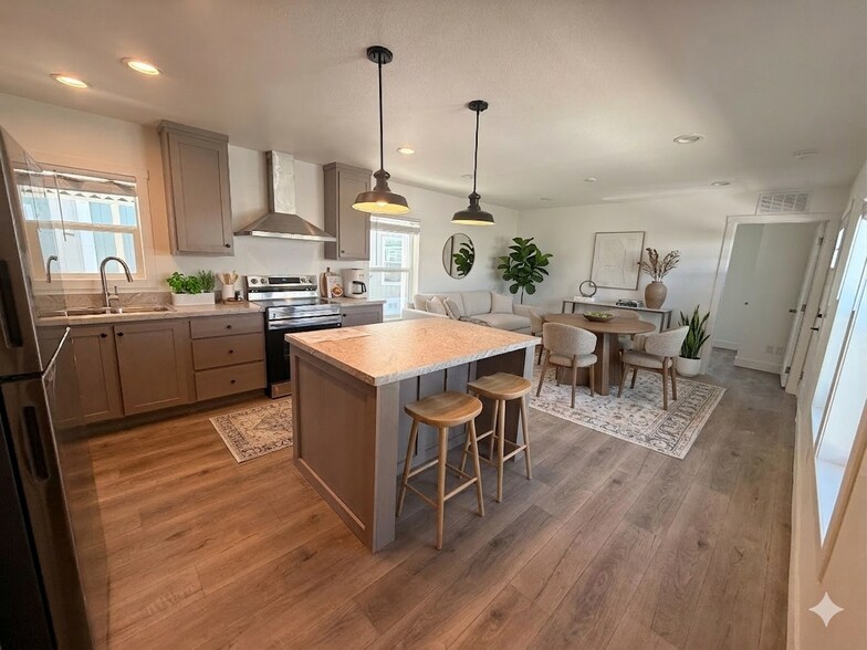 Building Photo - 3601 E Wyoming Ave