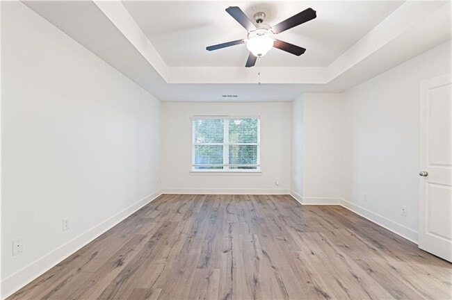 Building Photo - 5820 Calle Vis Dr