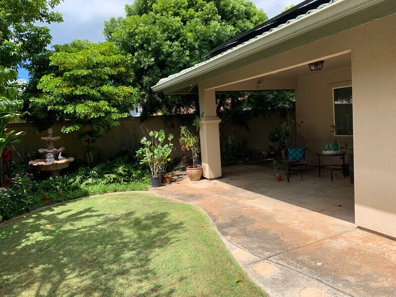 Building Photo - 327 Ainahou St