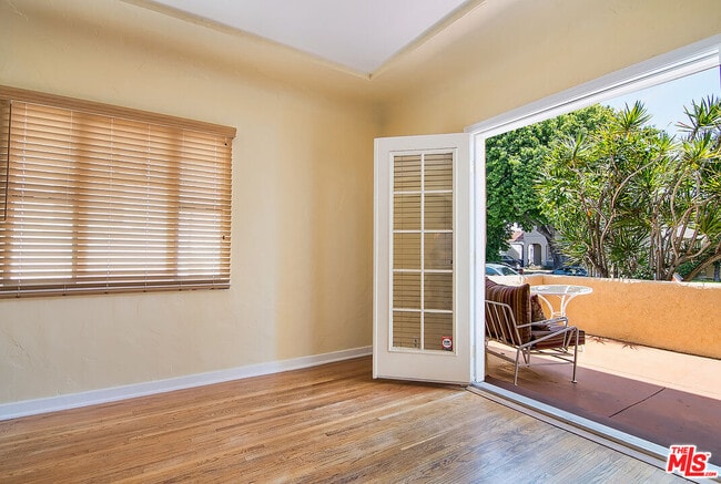 Building Photo - 1071 Cloverdale Ave