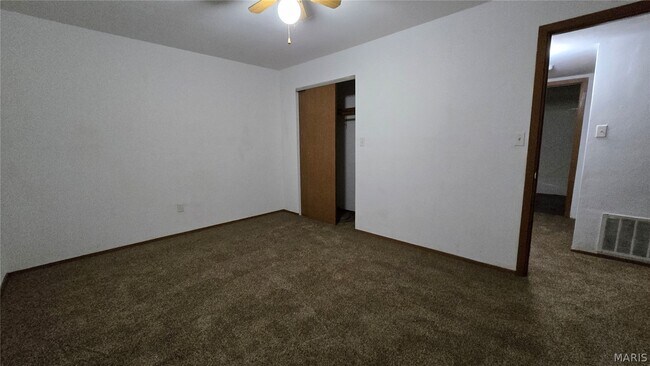 Building Photo - 13 Yorkshire Ln