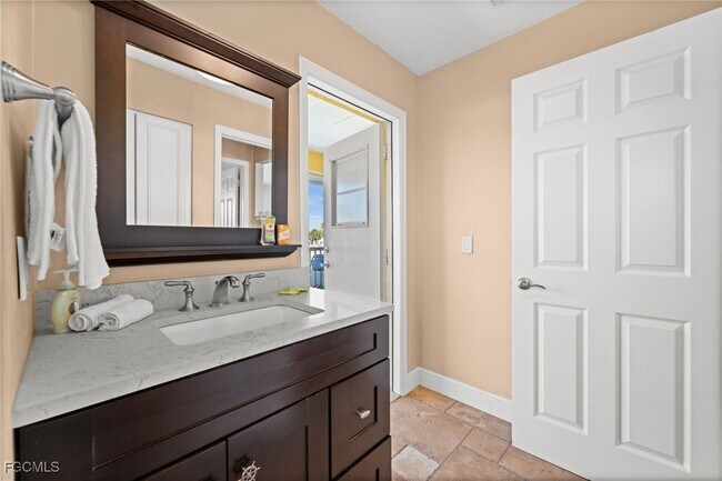 Building Photo - 5420 Chiquita Blvd S