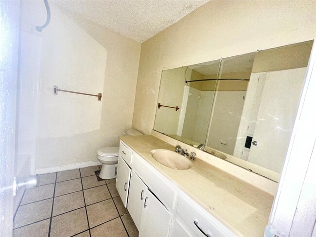 Building Photo - 207 W William Cannon Dr