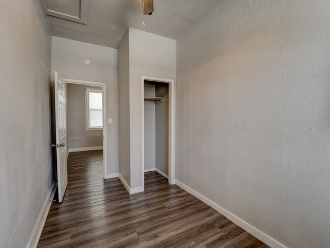 Building Photo - 1106 S Gentry Blvd