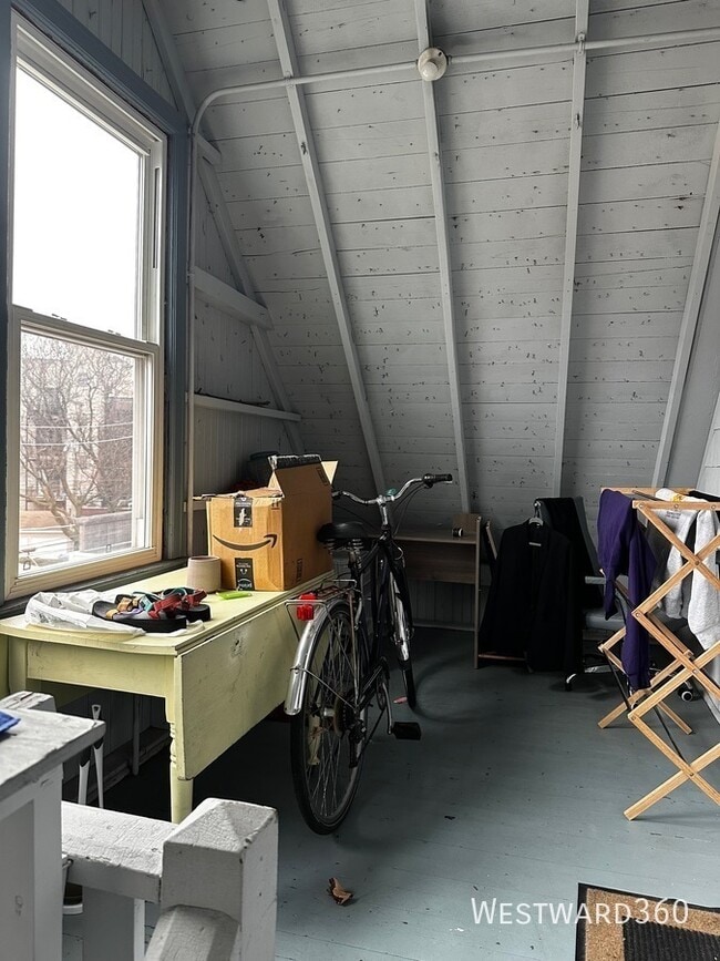 Building Photo - 2102 W Belle Plaine Ave