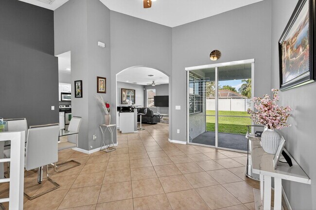 Building Photo - 1971 SW Breezeway St