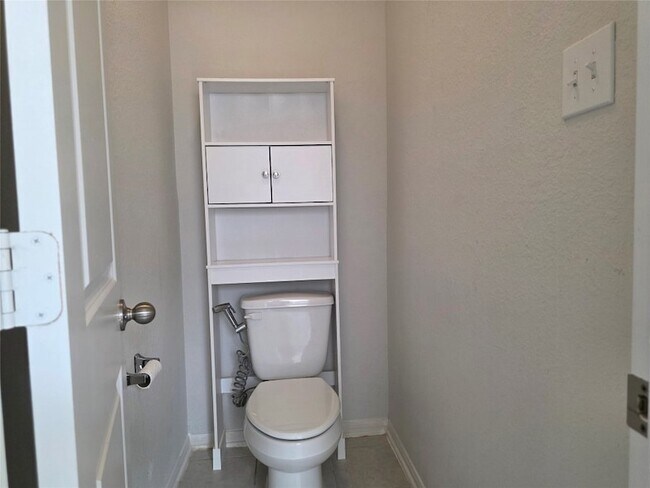 Building Photo - 3414 Riverside Glen Ln