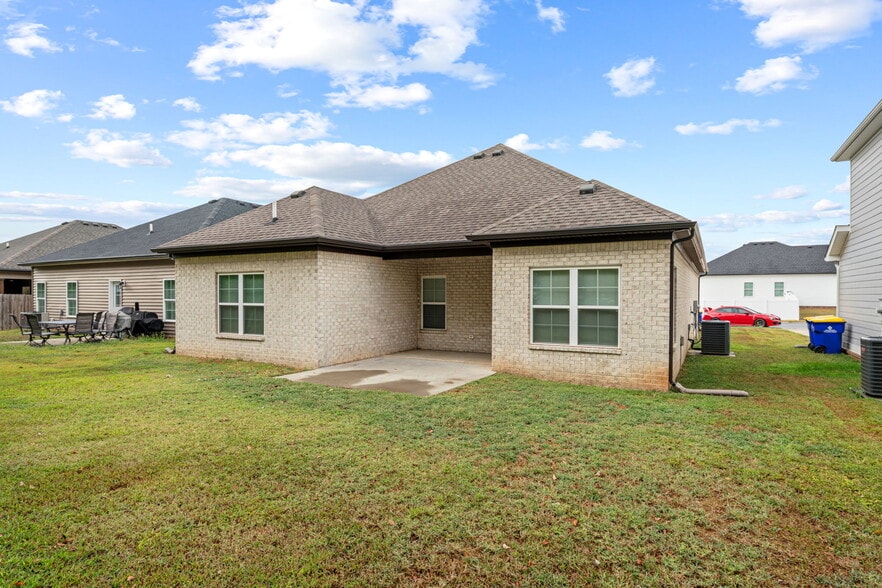 Building Photo - 1041 County House Ln
