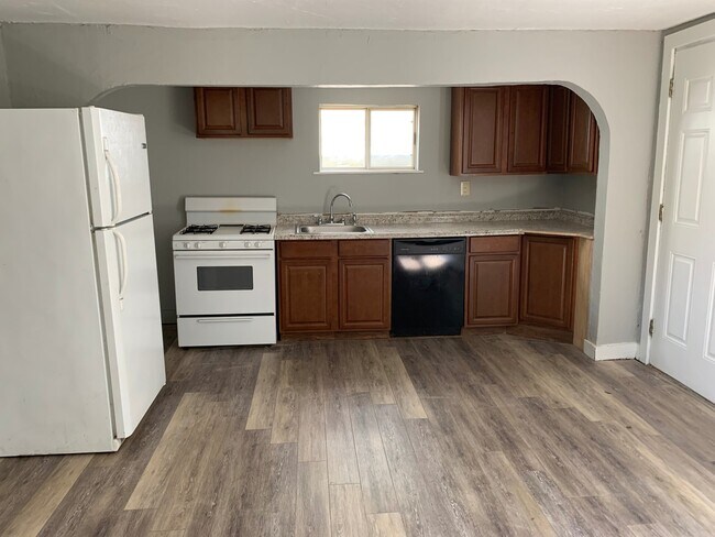 Building Photo - Two Bedroom in Mt Washington with Off-Street Parking!