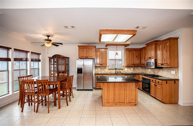 Building Photo - 12437 Old Millstone Dr