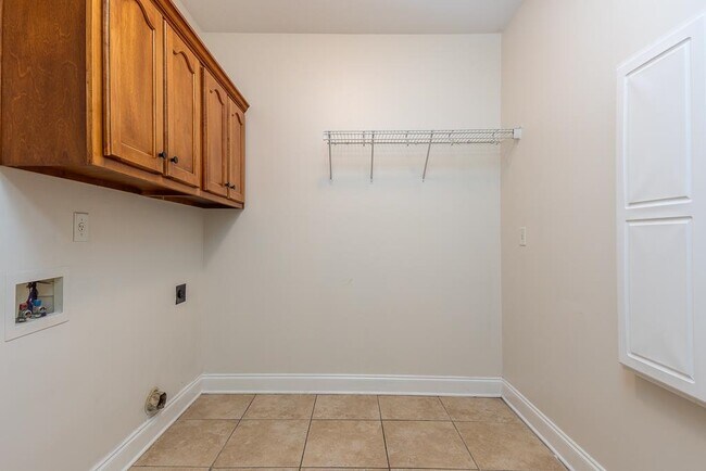 Building Photo - 2864 Summer Oaks Pl