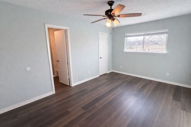 Building Photo - Stylish 2-Bedroom Townhome with Terrace & Resort-Style Amenities in Grand Prairie