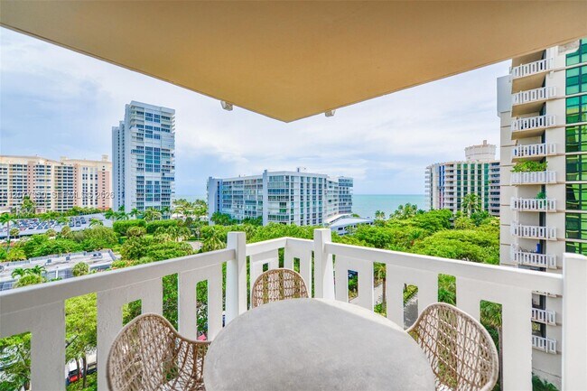 Building Photo - 1121 Crandon Blvd