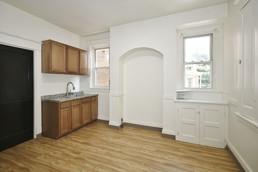 Building Photo - 201 Giffin Ave