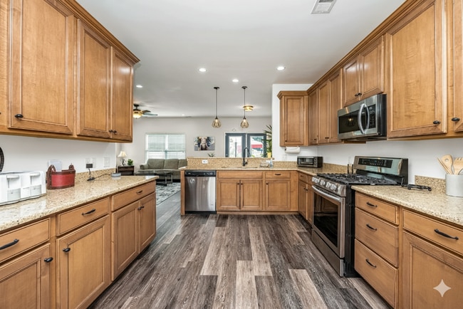 Building Photo - 2808 Ortega Dr
