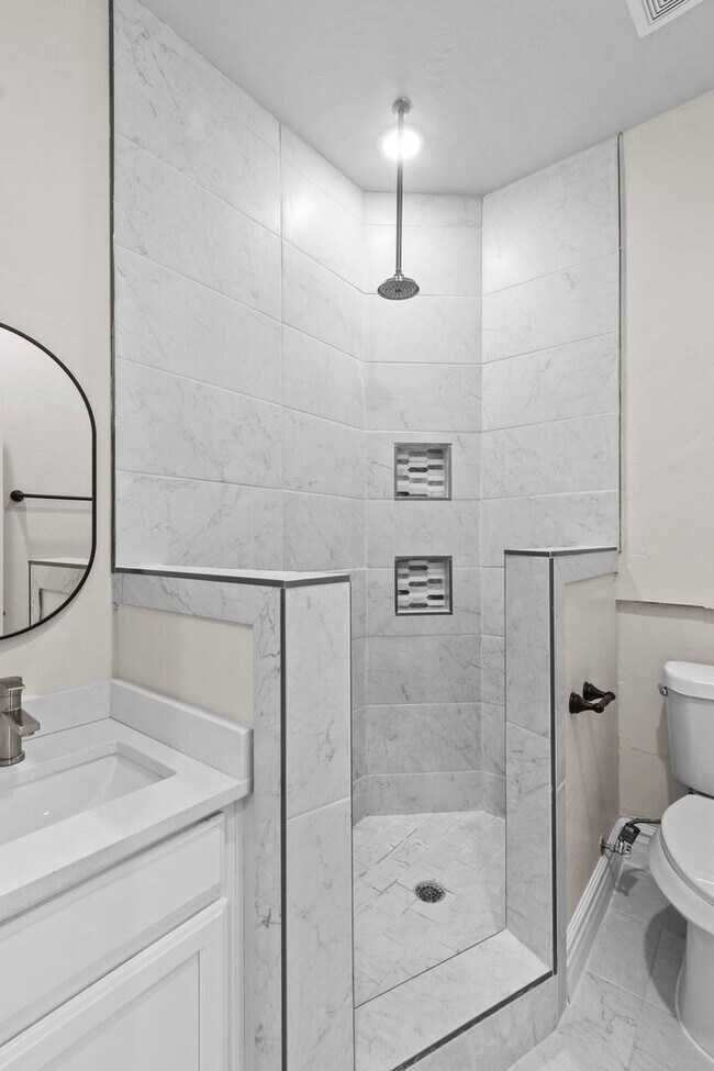 Building Photo - Fully Renovated 2BR / 1BA – Five Points | ...