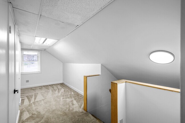 Building Photo - 6026 N Pointe Blvd