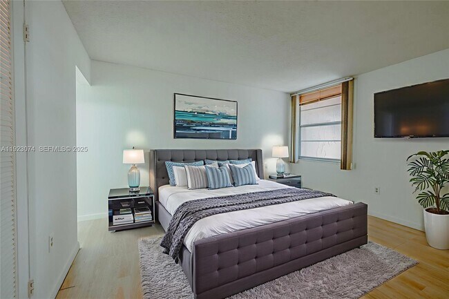 Building Photo - 1900 W 68th St