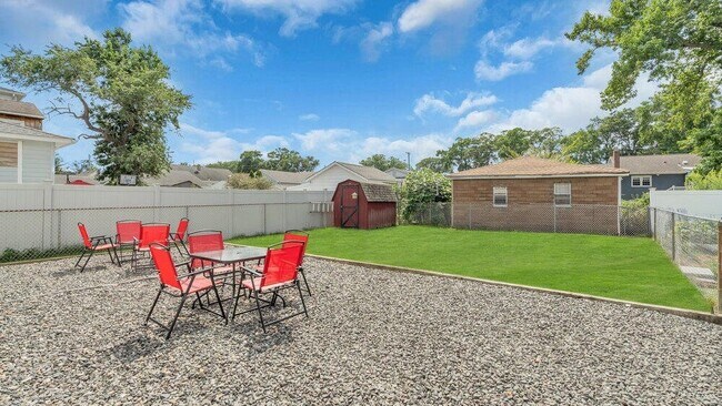 Building Photo - 1226 1/2 Briarwood Rd-