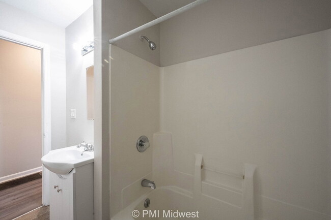 Building Photo - "Charming 2-Bedroom Apartment in Indianapo...