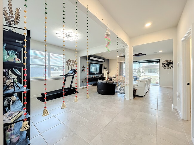 Building Photo - 1021 Savannah Palms Blvd