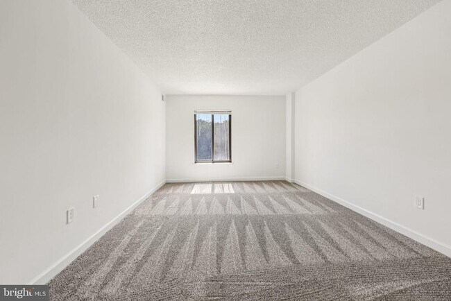 Building Photo - 4500 S Four Mile Run Dr