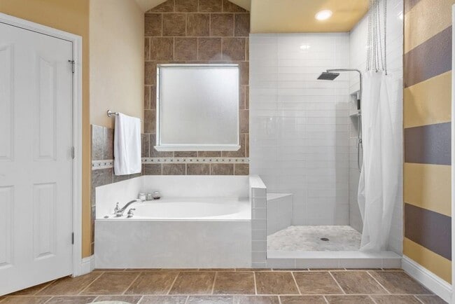 Building Photo - 1442 River Forest Dr